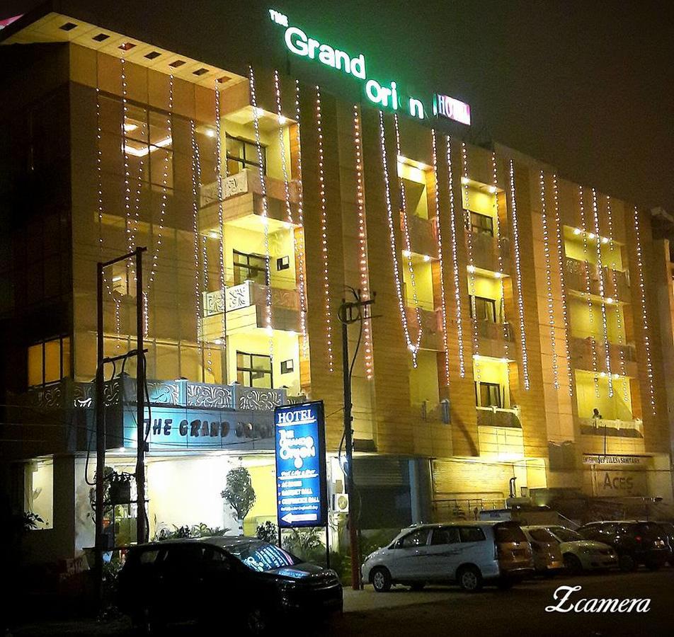 The Grand Orion Hotel Chinhat Buitenkant foto