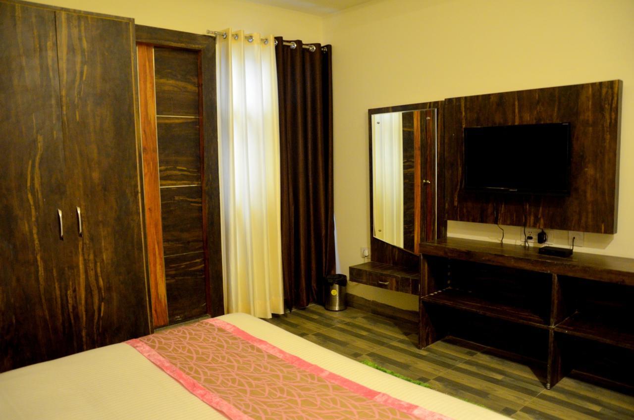The Grand Orion Hotel Chinhat Buitenkant foto