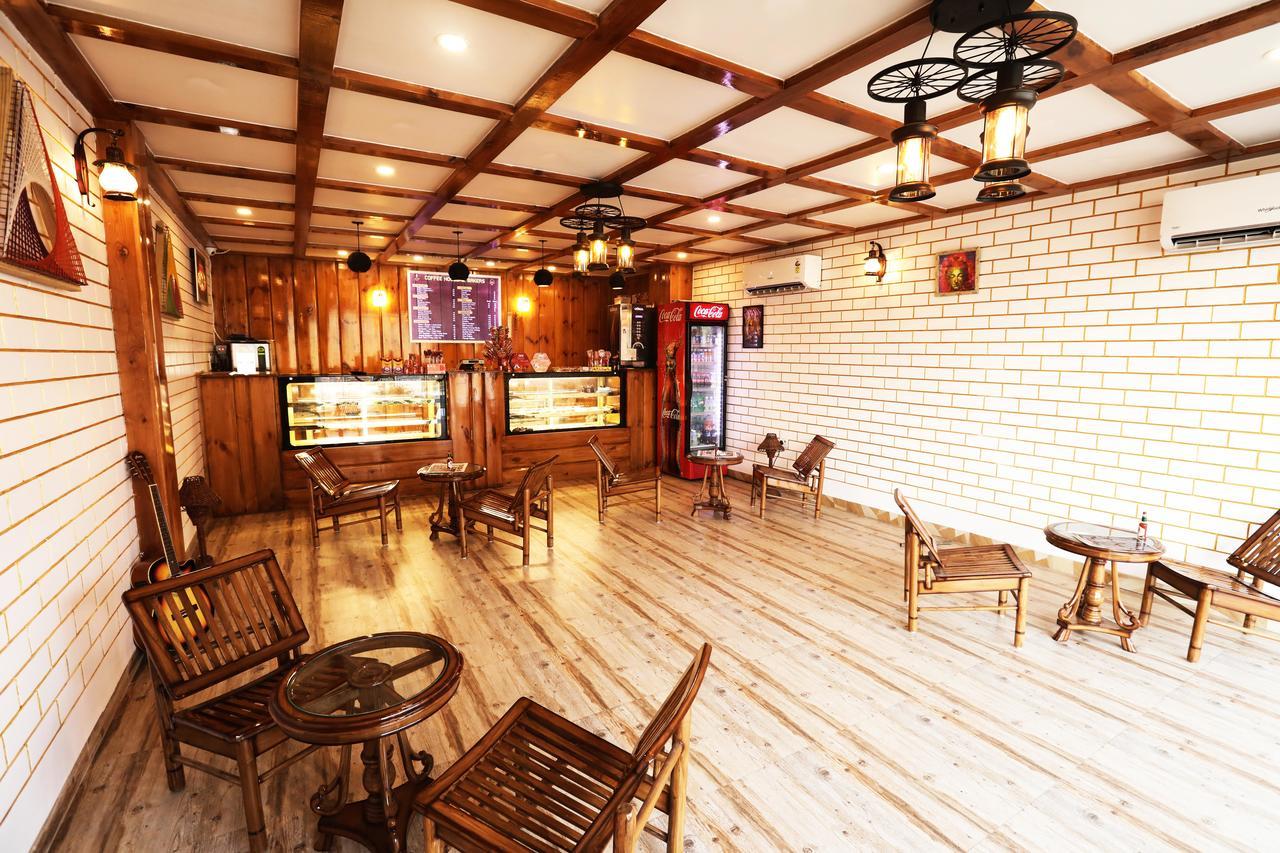 The Grand Orion Hotel Chinhat Buitenkant foto