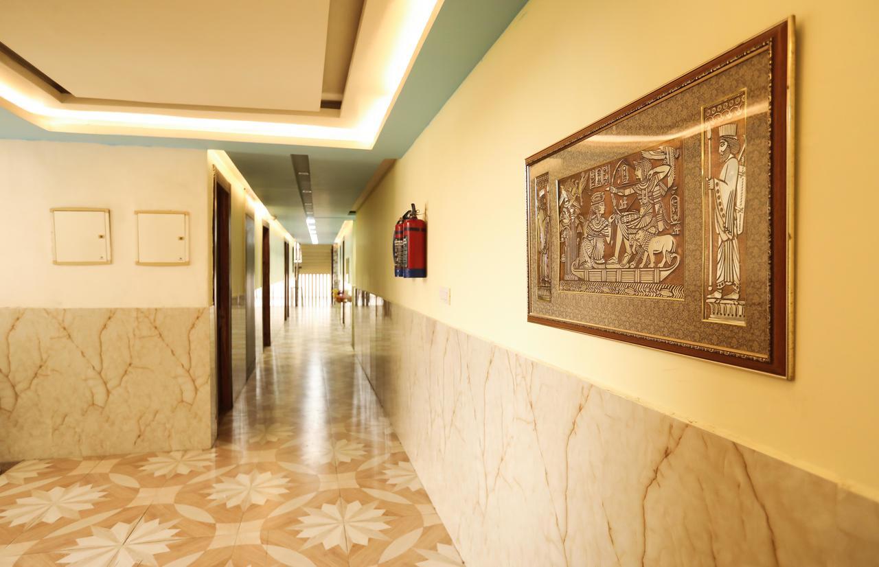 The Grand Orion Hotel Chinhat Buitenkant foto