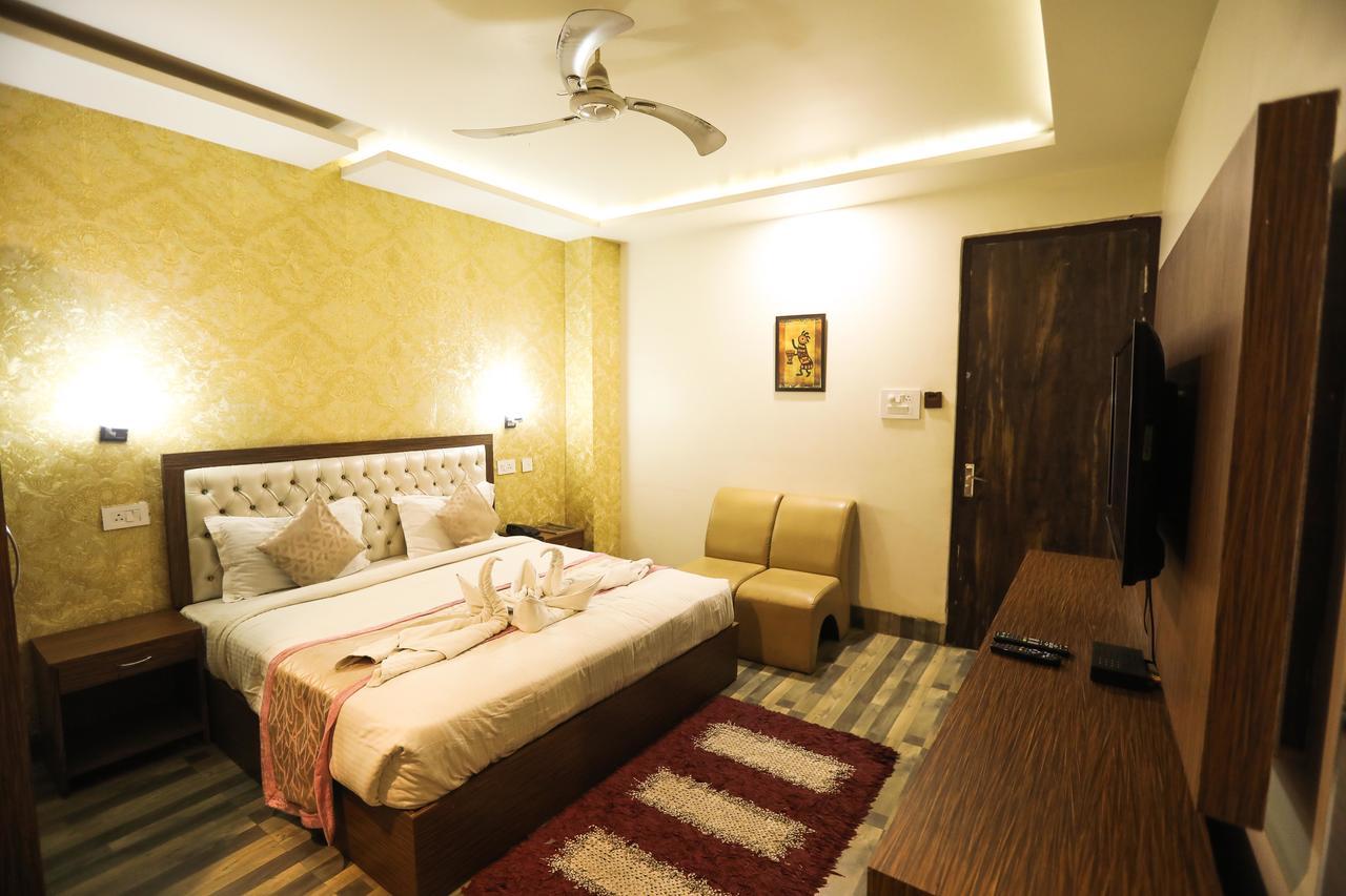 The Grand Orion Hotel Chinhat Buitenkant foto
