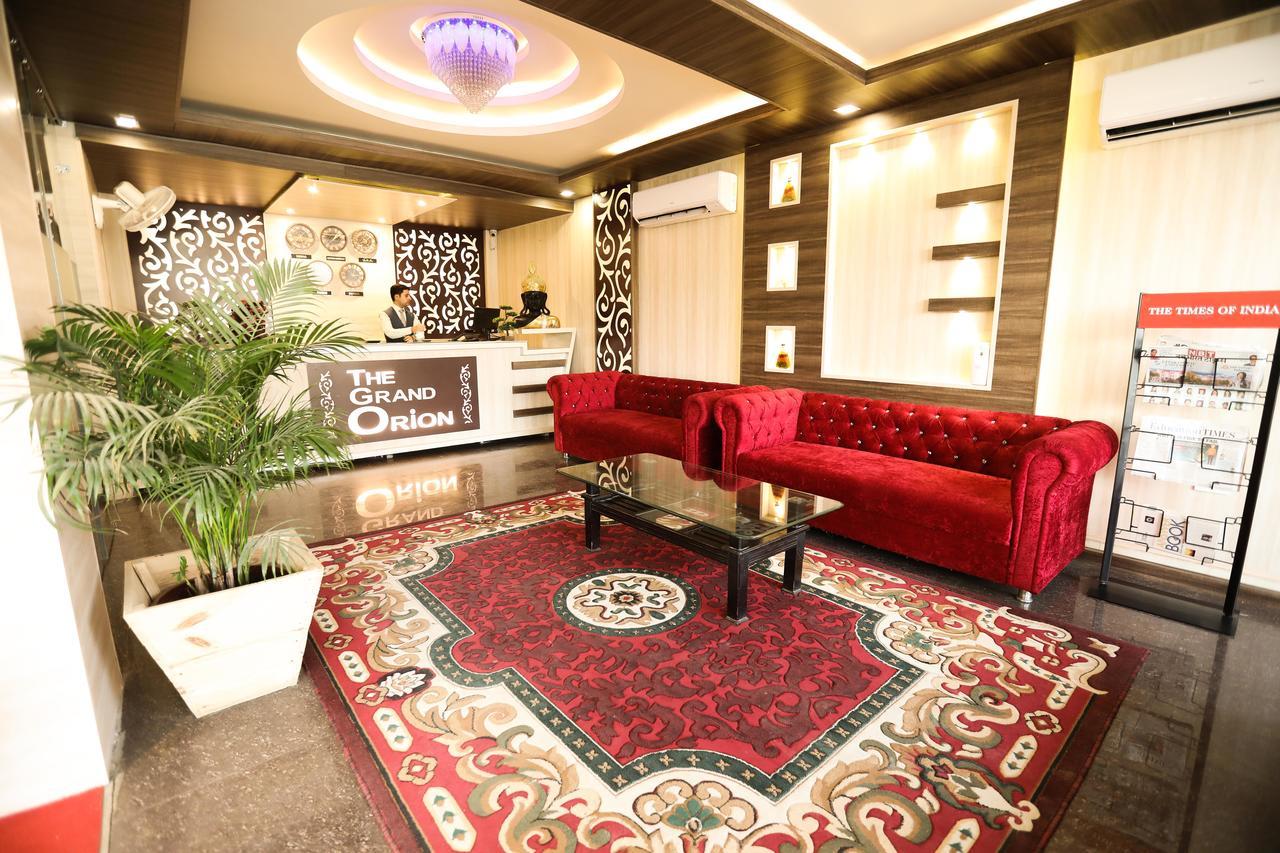 The Grand Orion Hotel Chinhat Buitenkant foto
